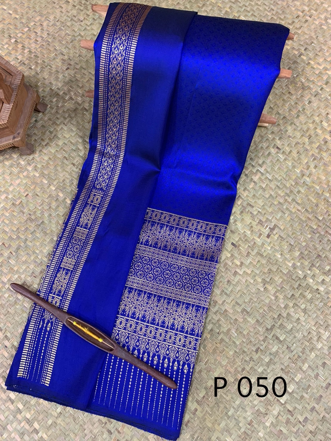 (Dress cloth) Surin silk Koh Choeng Silver Tin, size 1x4 meters (pattern 2 meters + background color 2 meters), blue, code N10-AA-031867094048