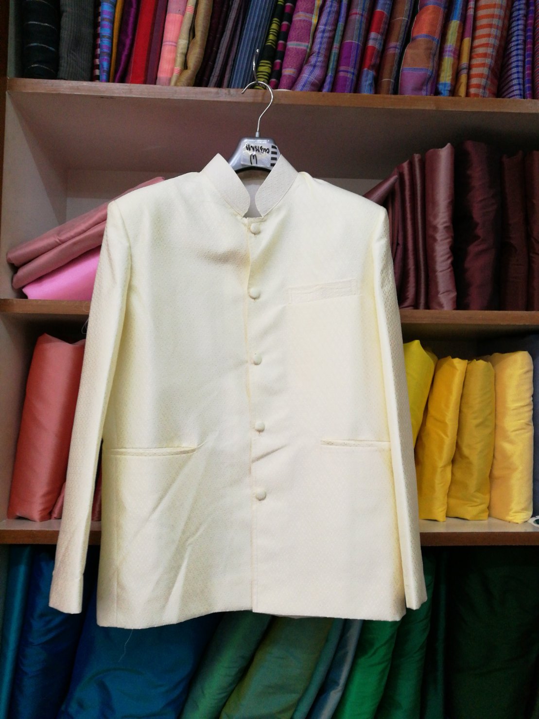 Suit shirt, royal collar, long sleeves, real silk, ivory cream color, size M, chest 42 inches, code DM-NY09071059.