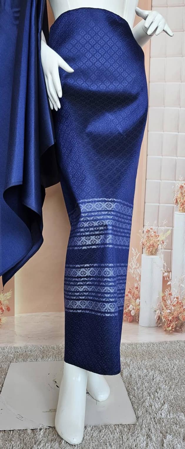 (Dress cloth) plain colored silk with stripes (2 yards of plain cloth + 2 yards of sarong) shade of blue, code B7C-SN-0406163024