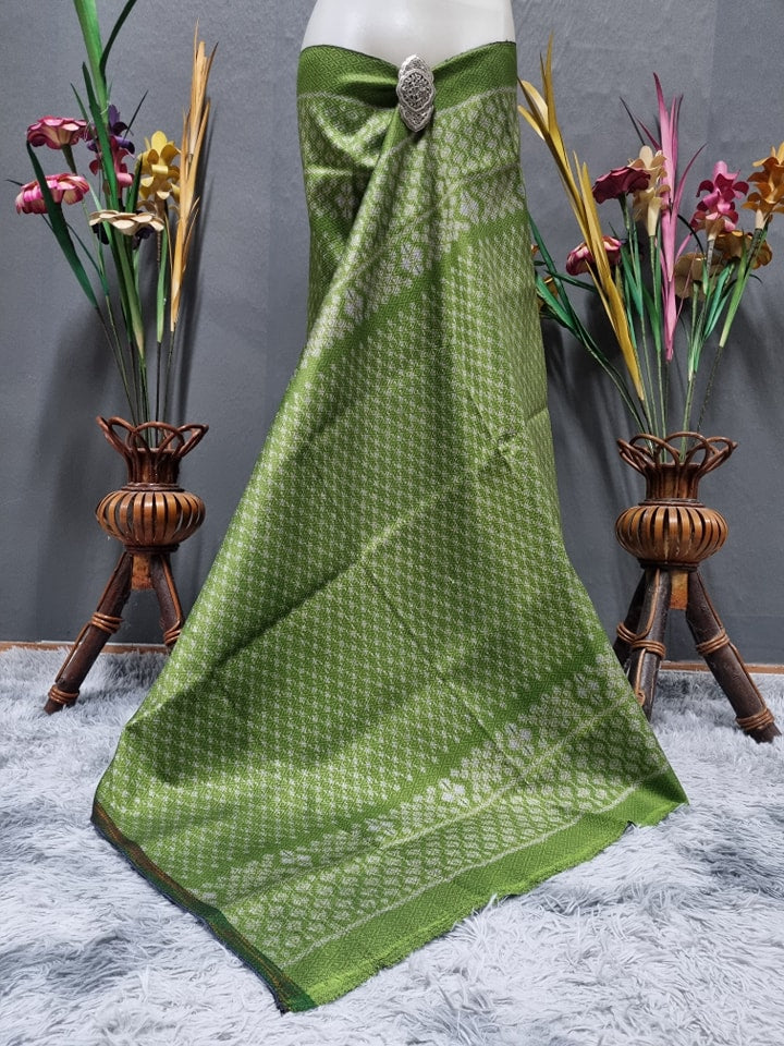 Mudmee silk sarong, woven with 6 takok flowers, size 1x2 meters, green background, code L9A-CH-09276720215