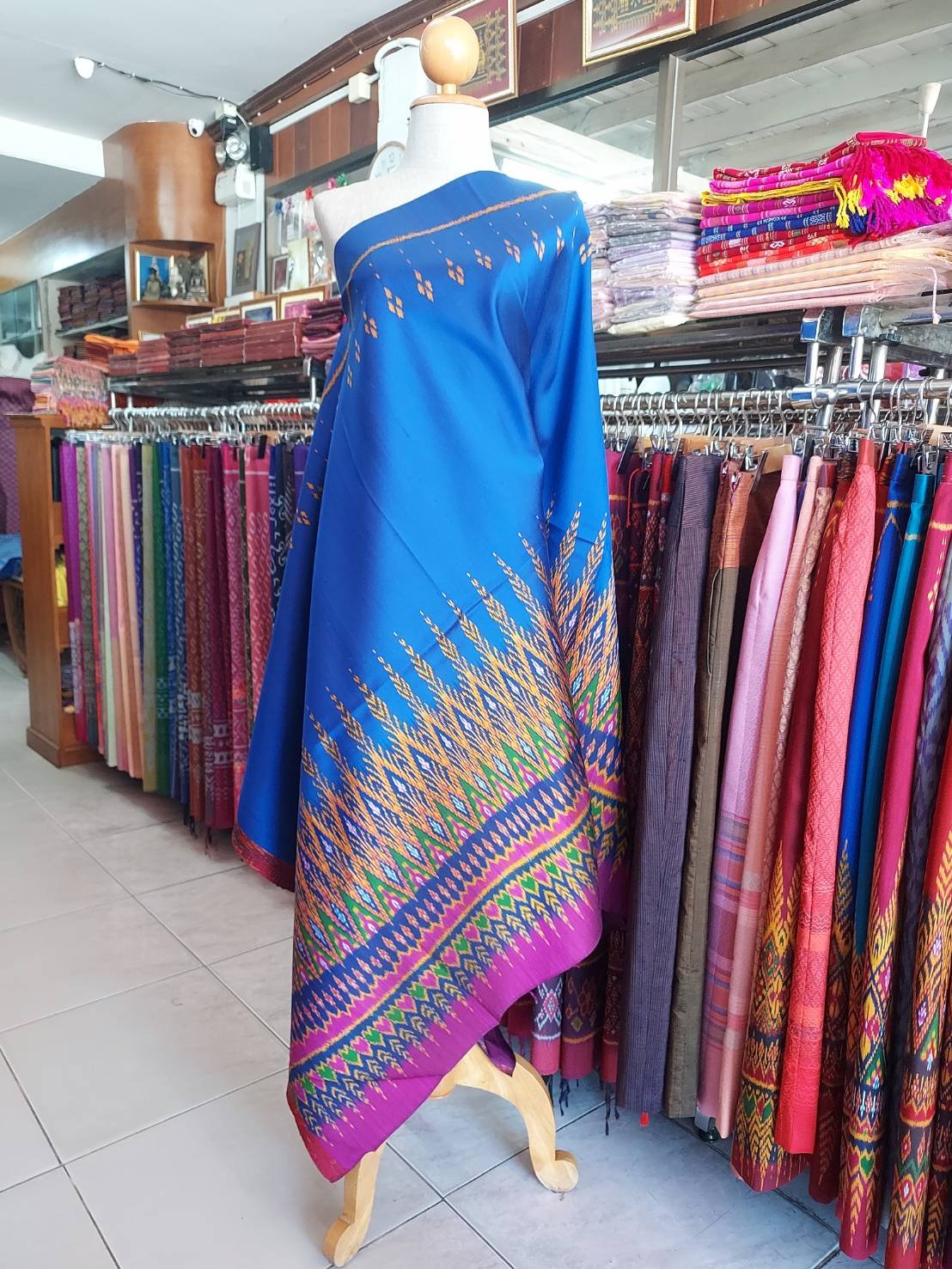 Mudmee silk skirt, real silk, 3 tako, Expressway pattern, bottom bottom, size 1x2 meters, blue background, code R2Q-NY-01306726