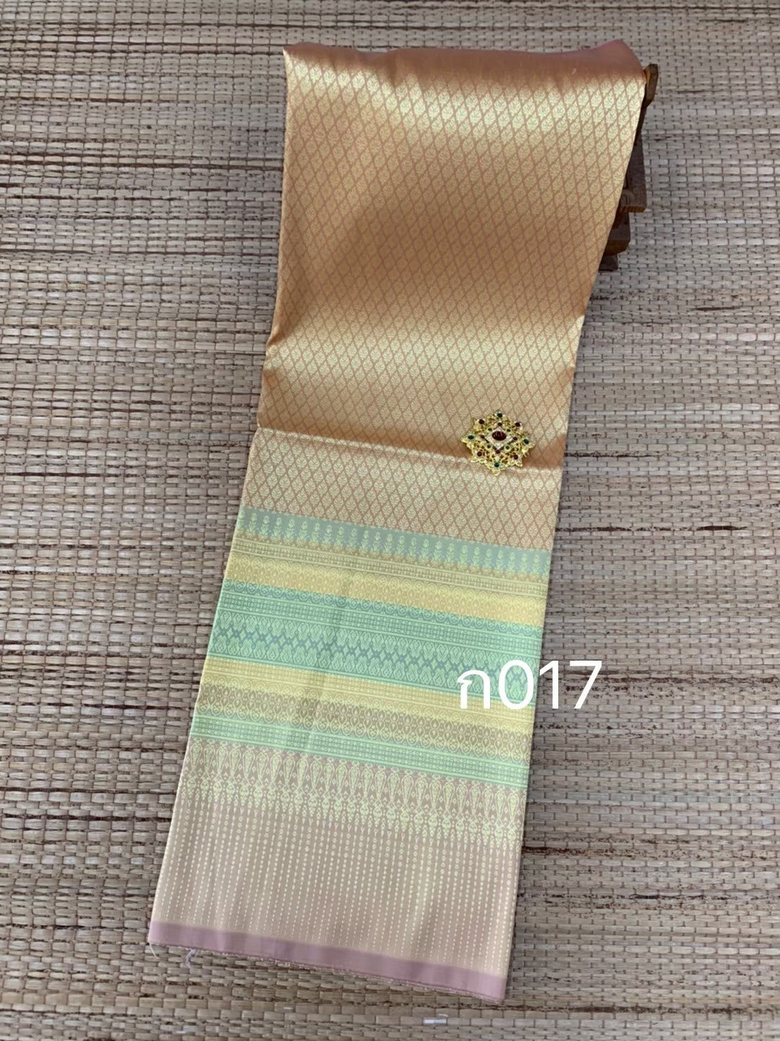 Sin, silk Yok Dok Surin, 32 tako, with pollen, raised tinsel, size 1x2 meters, beige color, sparkling gold, code N11-AA-ก017