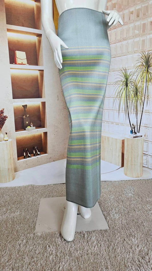 Genuine silk skirt, smooth texture, size 1x2 yards, San Kamphaeng pattern, Lanna pattern, green-gray color, code B8-SN-121566110116