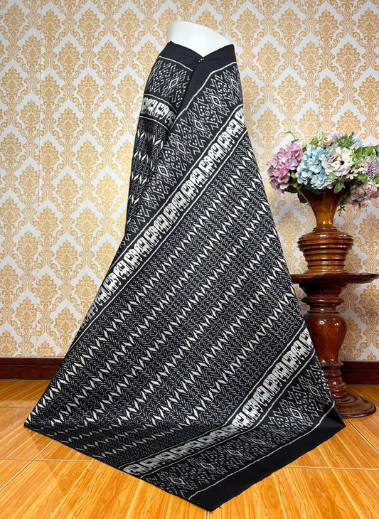 Mudmee silk sarong, 3 takor, size 1x2 meters, hole pattern, black background, code R2Q-KN-06116721113