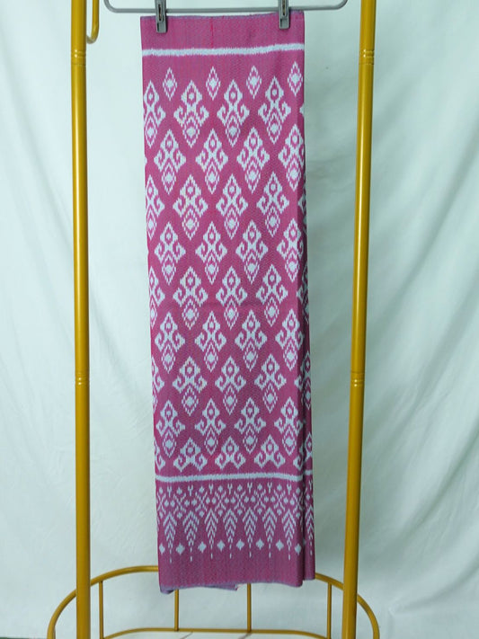 Sin, Mudmee silk, woven with 6 tako flowers, size 1x2 meters, pink background, code L9A-ST-072667085