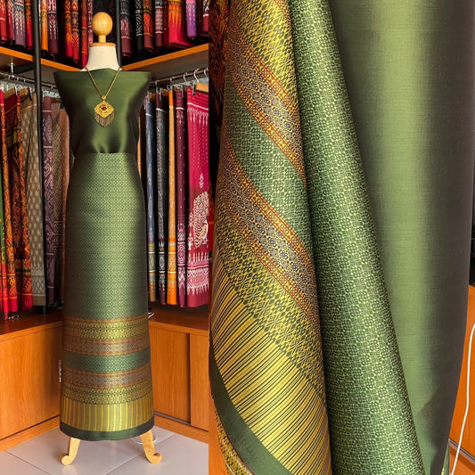 (Dress cloth) Lamphun silk (solid color 2 meters + pattern 2.4 meters) green, code N90-MD-0124670832