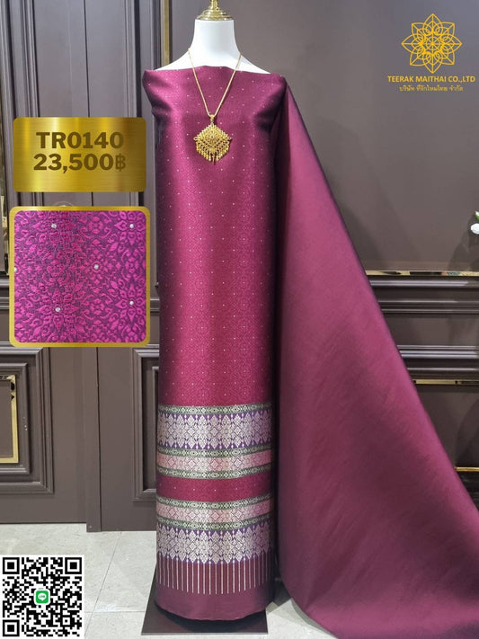 (Set cloth) Red Lamphun silk, mangosteen peel, gold thread mixed with silver thread (solid color 2 meters + pattern 2.4 meters), crimson red, code N90-29-TR0140