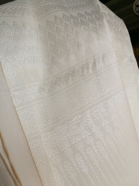 Surin silk skirt, real silk, 32 tako, Kanchana pattern, size 1x2 meters, cream color, white, striped N11-NY-0312671101