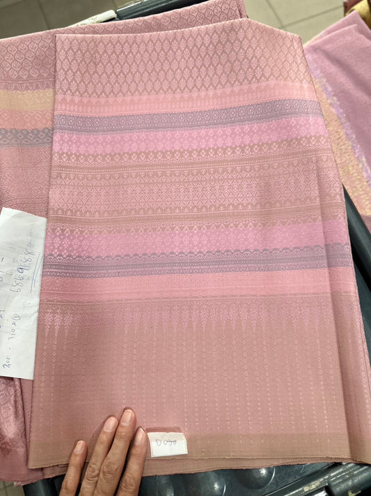 Surin silk skirt, real silk, 32 tako, has a woman's face, size 1x2 meters, pink background, code N11-AA-0627671042