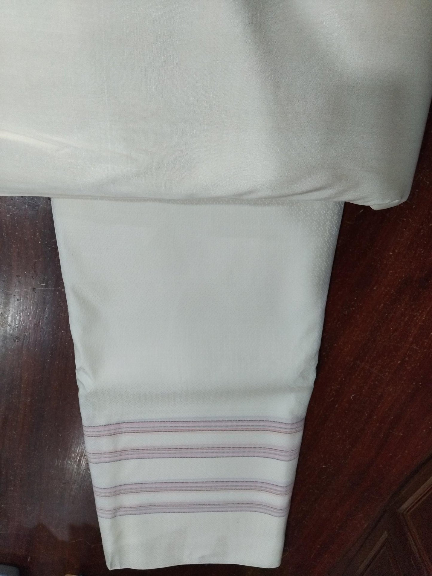 (Dress cloth) plain colored silk with sashes, can be cut 1 set, each color (2 yards of plain cloth + 2 yards of sarong), cream and white, code B7C-NY-0325671641