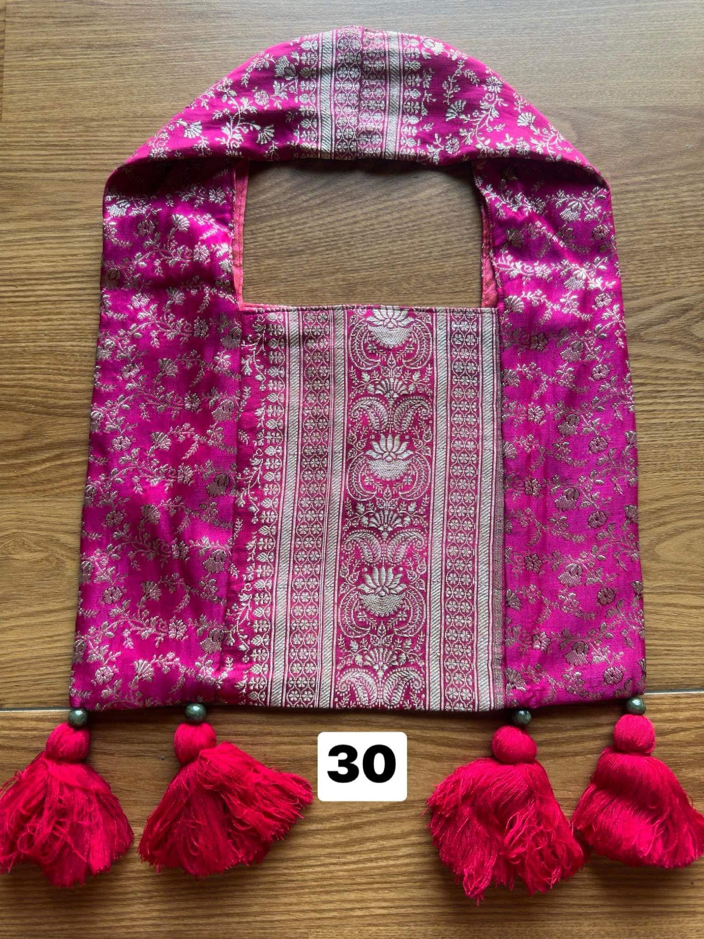 Genuine Patola silk bag, size 20x30cm, floral pattern, pink background, code GLC-SIL-112166162330