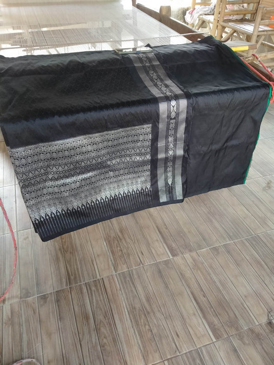 (Dress cloth) Surin silk, size 1x4 meters (pattern 2 meters + solid color 2 meters), black, Ko Choeng Silver, code N10-DR09256613213