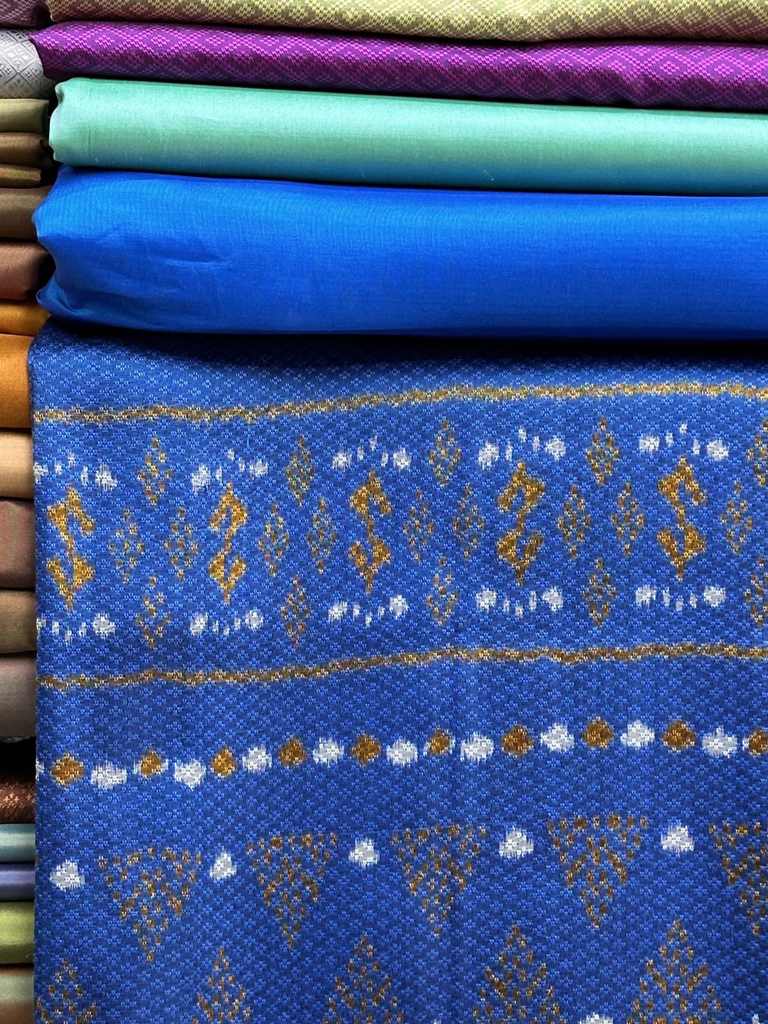 (Dress fabric) Mudmee silk, Yok Dok Luk Kaew (patterned fabric 2 meters + plain color 2 meters), shade of blue, code L8A-ST-062967101519