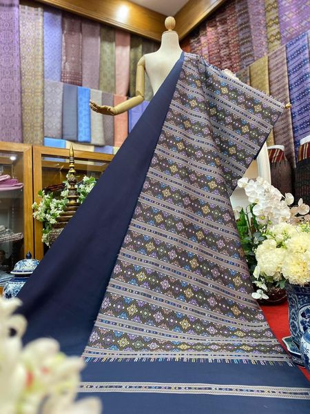 (Dress cloth) Praewa silk Cut a set of special front jokkhit pattern, size 73x500cm (pattern 2.3 meters + background color 2.7 meters), blue background, code P10-BM-06086712181