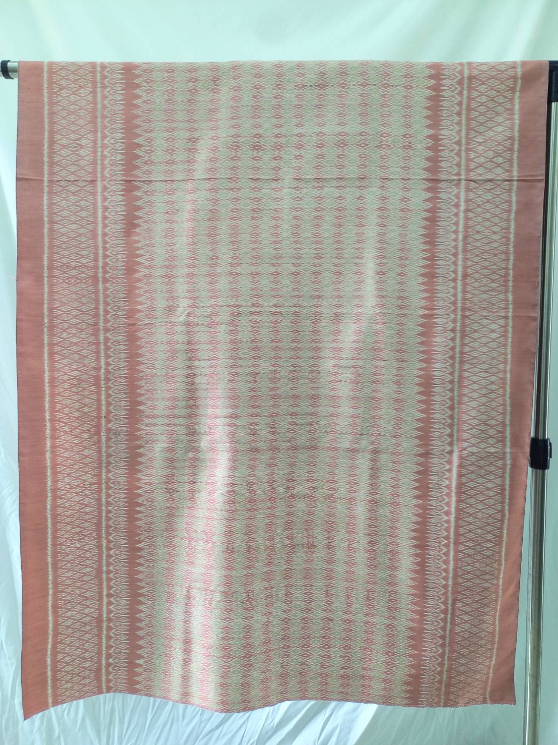 Mudmee silk sarong, real silk, natural color, 3-tako weave, size 1x2 meters, light pink background, code M3P-ME-1223661