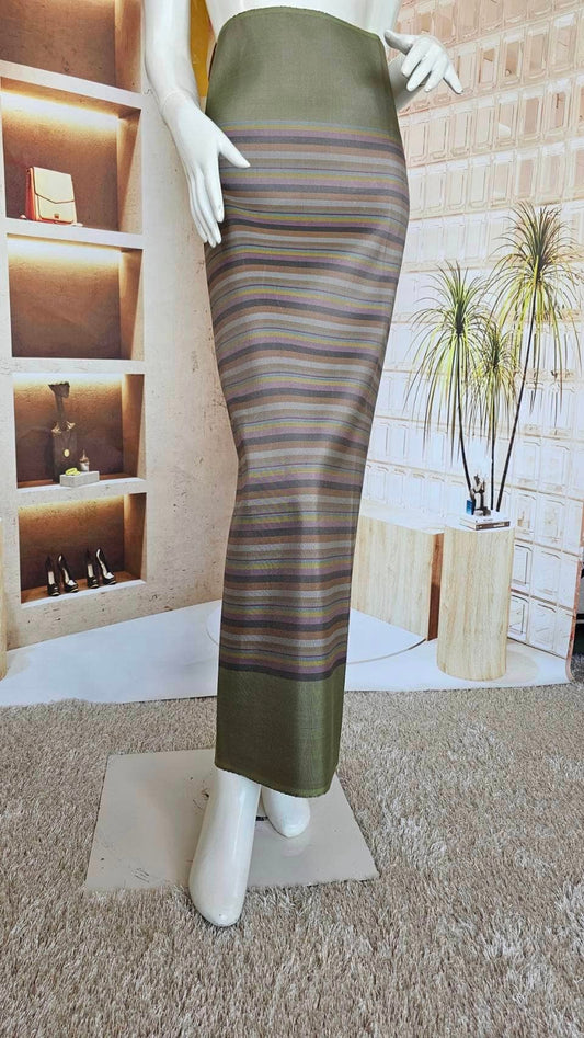 Genuine silk skirt, smooth texture, size 1x2 yards, San Kamphaeng pattern, Lanna pattern, dark green, code B8-SN-121566110124