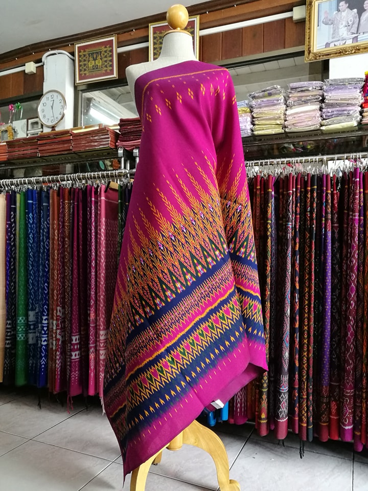 Mudmee silk sarong, 3 takor, size 1x2 meters, expressway pattern, bottom bottom, purple-pink background, code R2Q-NY07186617