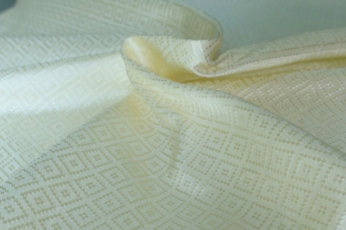 Yok Dok Luk Kaew silk, plain color, pure silk, 5 tako, ivory cream color, untreated, cut and sold by the yard, code B1-NY-1007671.