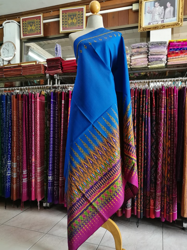 Mudmee silk sarong, 3 takor, size 1x2 meters, expressway pattern, bottom bottom, blue background, code R2Q-NY0718662