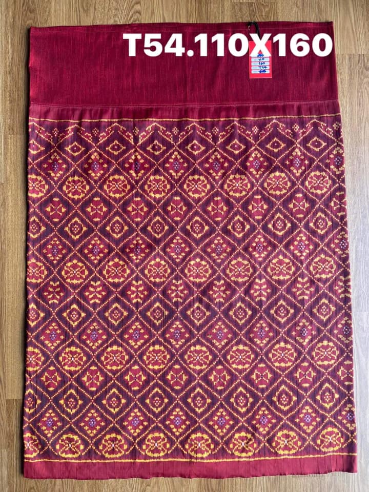 Battambang sarong, natural color, 3-tap cham cloth, size 110x160cm, red background, code N9-SIL-T54