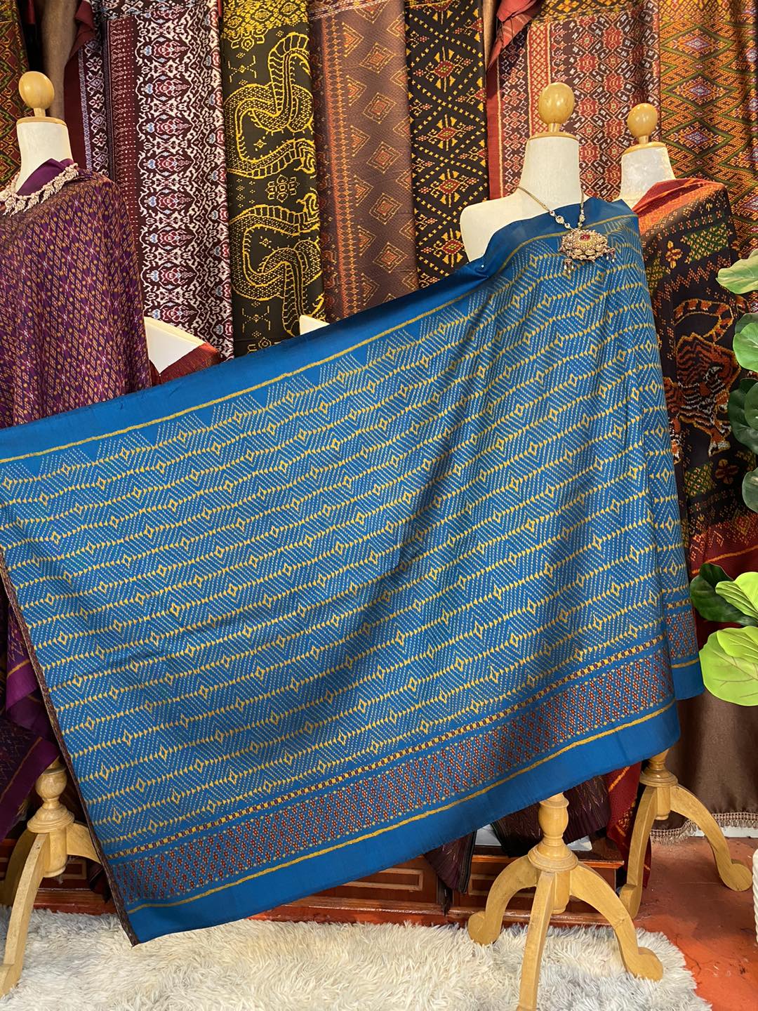 Mudmee silk sarong, 3 takor, size 1x2 meters, ancient pattern, blue background, code R2Q-SK-082867115212