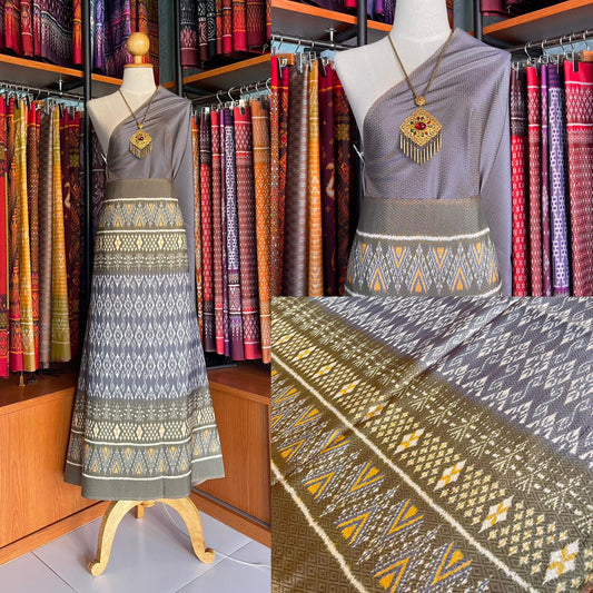 (Dress fabric) Mudmee silk Yok Dok 6 Tako (patterned fabric 2 meters + plain color 2 meters) gray color, code L8A-MD-1115662