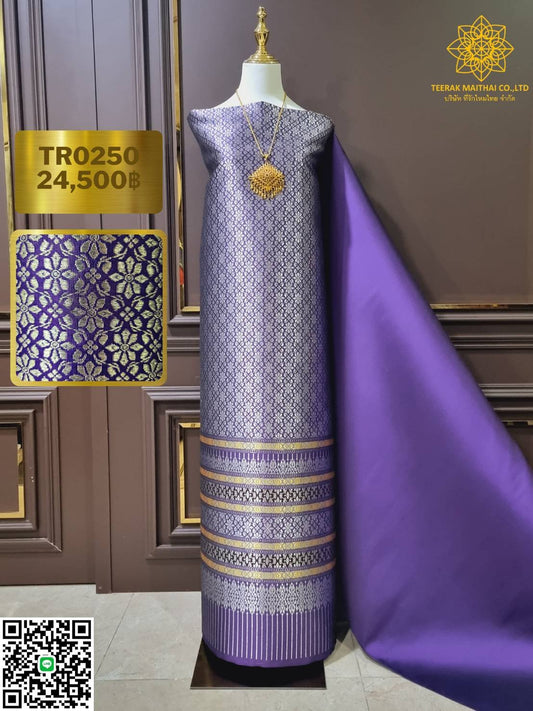 (Set cloth) Purple Lamphun silk, Phra Pet Yok Dok, silver thread, gold thread (plain color 2 meters + pattern 2.4 meters), light purple, code N90-29-TR0250