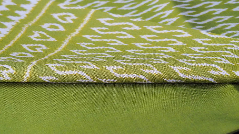 (Dress fabric) Mudmee silk, 3 tako, real silk (2 yards of patterned fabric + 2 yards of plain color), royally bestowed pattern. Light green, code M2B-CT03046639