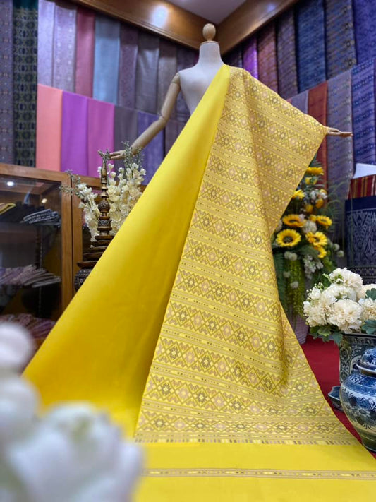 (Dress cloth) Praewa silk Cut a set of Jokkhit pattern, size 63x500cm (pattern 2.3 meters + background color 2.7 meters), bright yellow background, code P10-BM-0923673