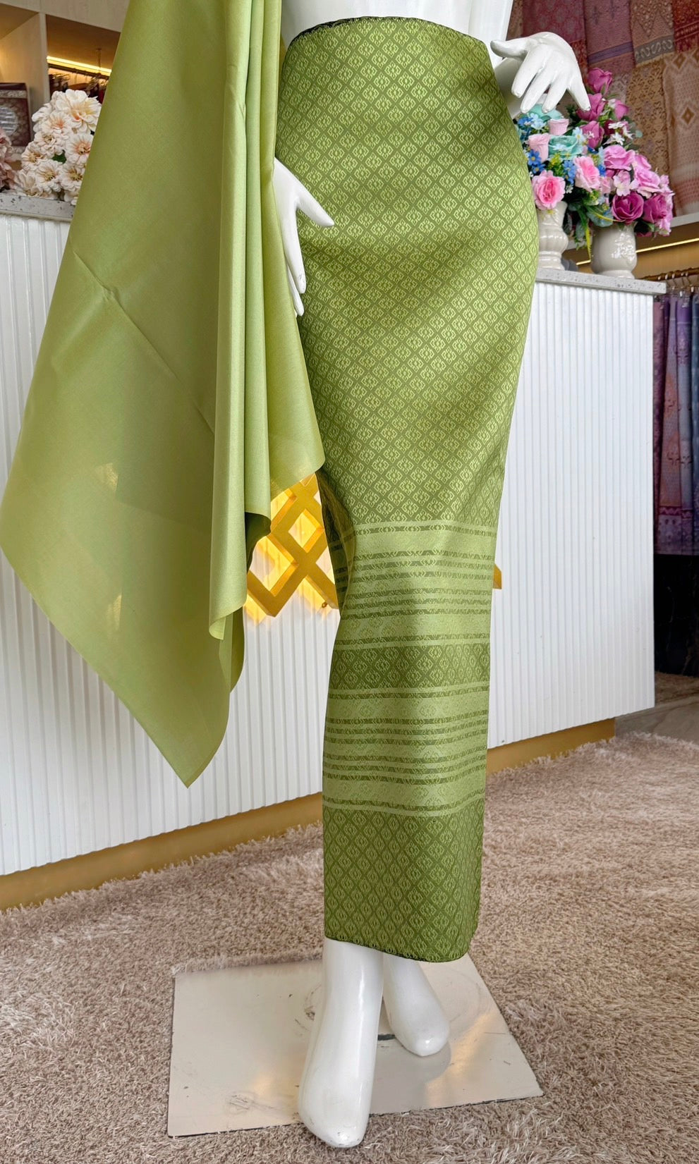 (Dress cloth) plain colored silk with stripes (2 yards of plain cloth + 2 yards of sarong) shade of green, code B7C-SN-0909679492