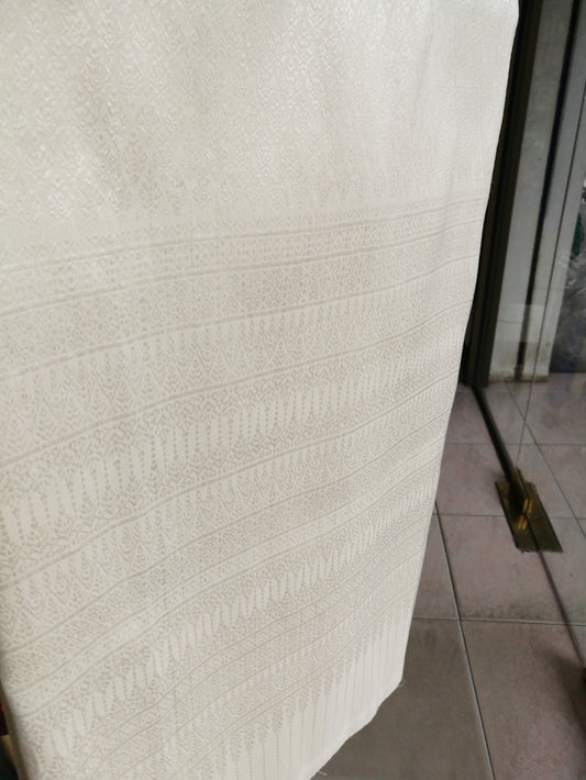 (Dress fabric) Surin silk, size 1x4 meters (pattern 2 meters + background color 2 meters), Phanom Thian pattern, creamy white, code N10-NY0516661318