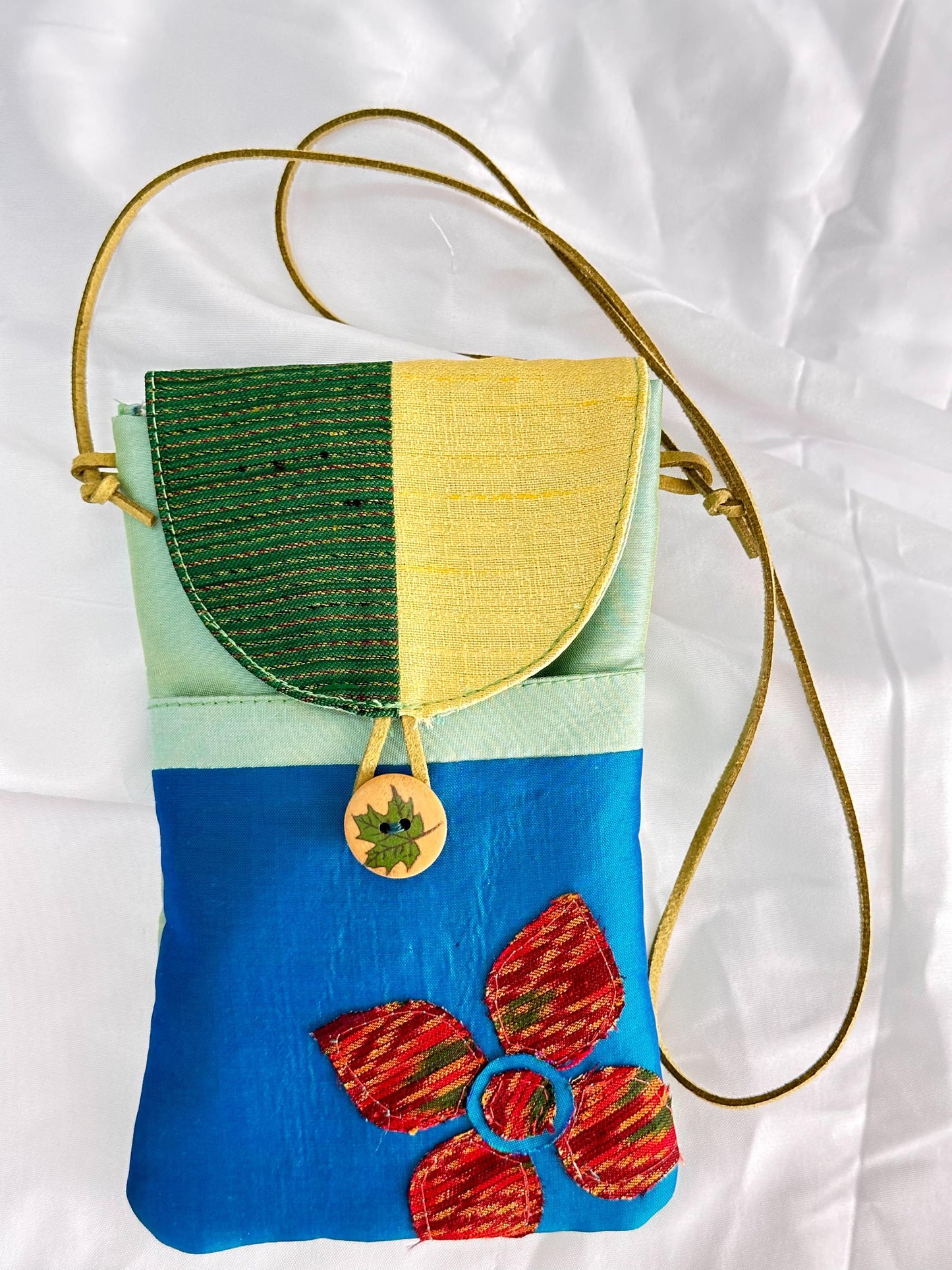 Mobile phone bag, genuine silk, size 10.5cm.x17cm. Assorted colors, assorted patterns, code GM-ST-0229671