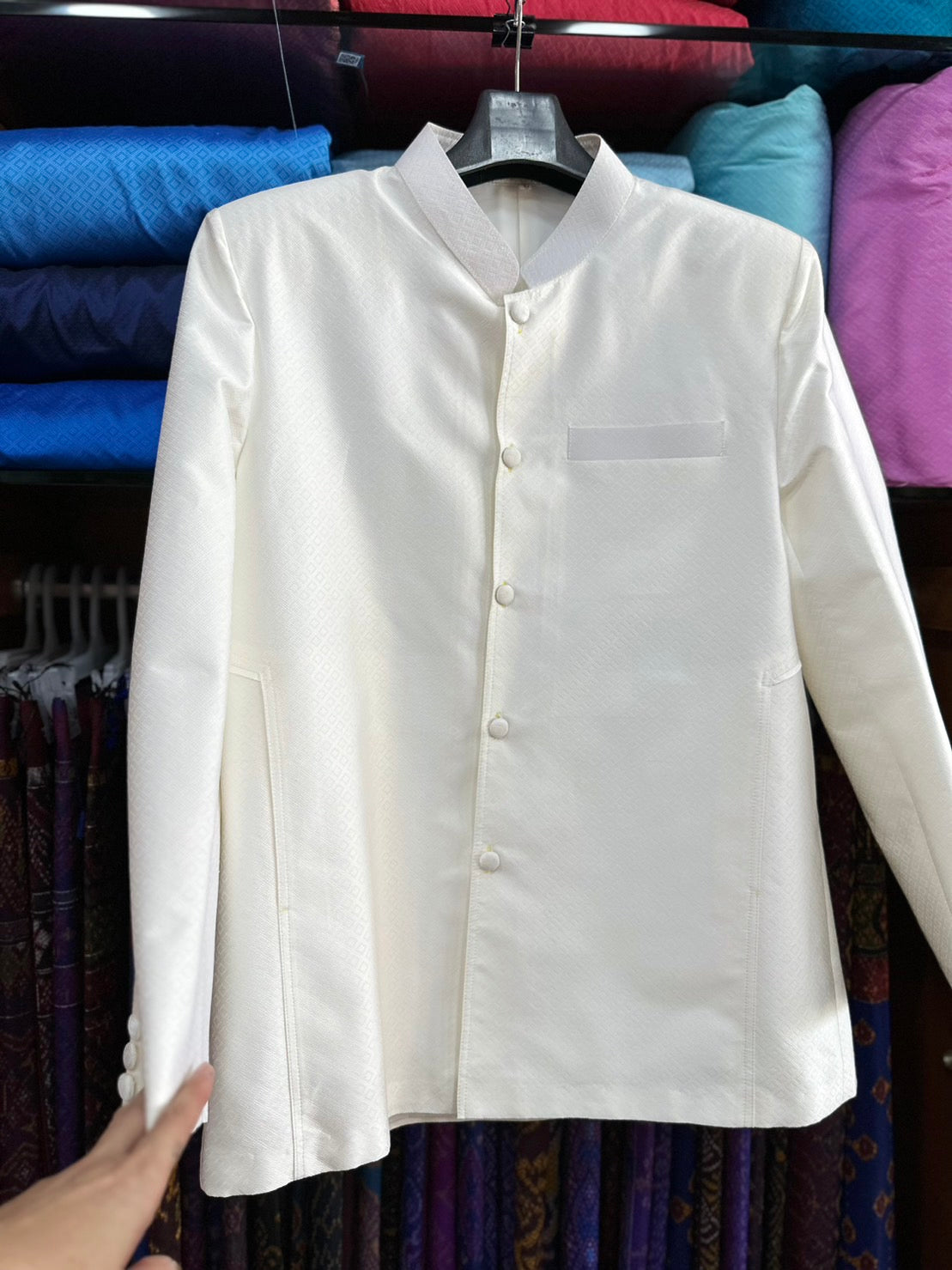 Suit shirt, royal collar, long sleeves, real silk, creamy white, size L, chest 42 inches, code DM-AA09076618.