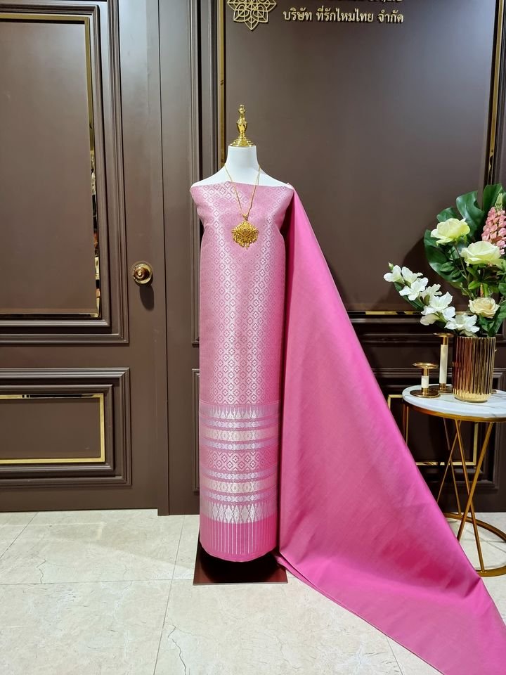 (Dress cloth) Genuine silk from Lamphun. Pink silver tinsel (ground color 2 meters + pattern 2.4 meters) pink, code N90-29-N0017