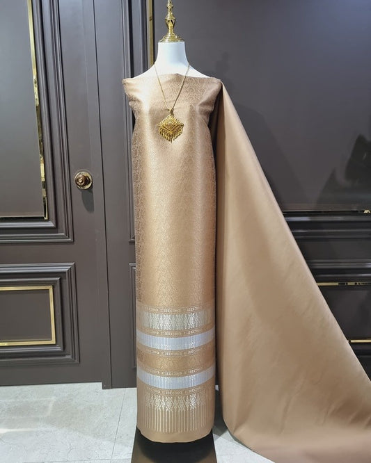 (Dress cloth) Lamphun silk Koh Ching, gold tinsel mixed with silver tinsel (solid color 2 meters + pattern 2.4 meters), coffee brown, code N90-29-TR0069