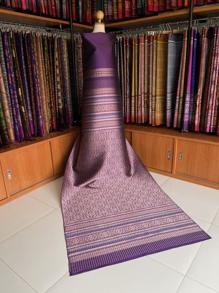 (Dress cloth) Lamphun silk, woven by hand, real silk, size 1x4.5 meters (solid color 2 meters + pattern 2.5 meters), purple background, code N90-MD-0614671550