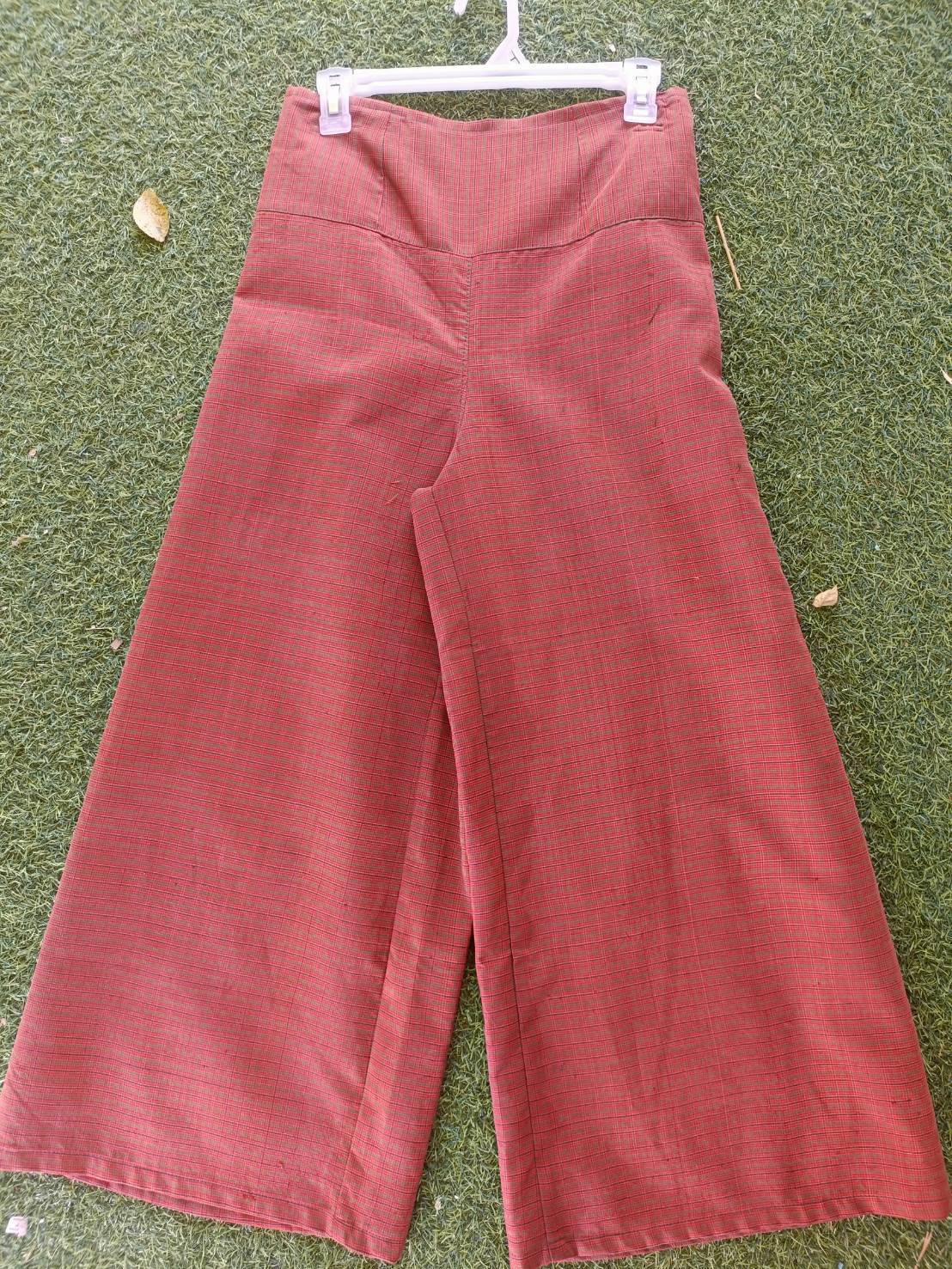 old silk pants Made from real silk, has side pockets, has a side zipper, has a smock at the back, waist 28-34, hips 40, shade of red, code WT-ND-04306701.