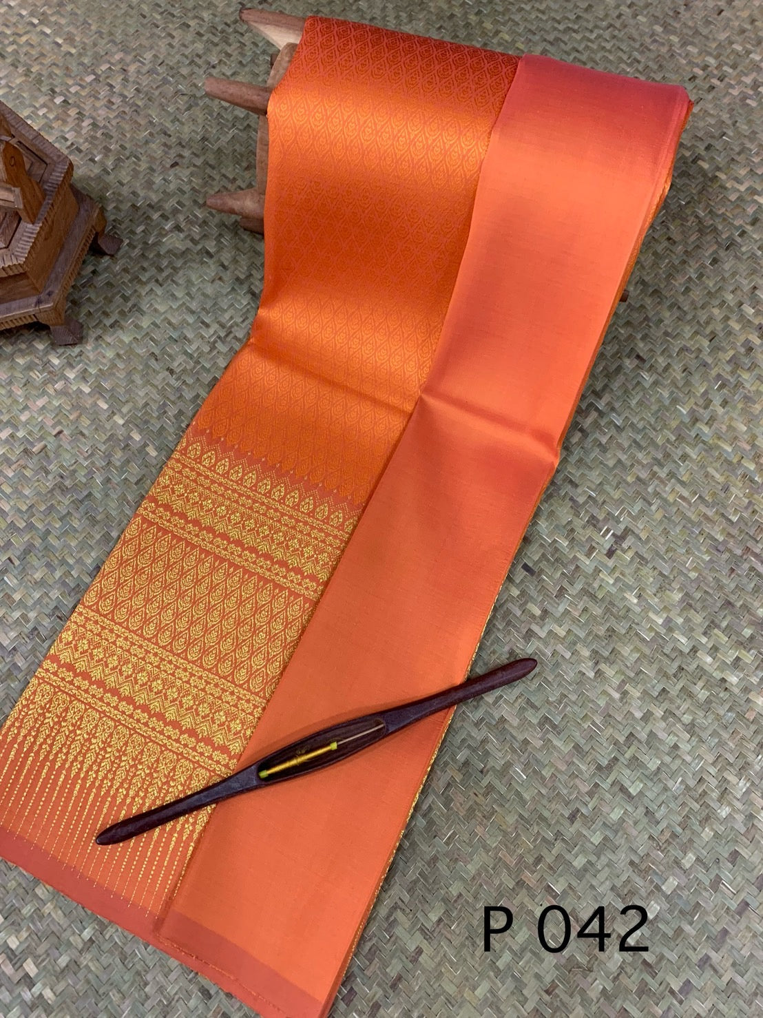 (Dress cloth) Surin Yok Dok silk Koh Choeng Din Thong, size 1x4 meters (pattern 2 meters + background color 2 meters), orange, code N10-AA-031867094039