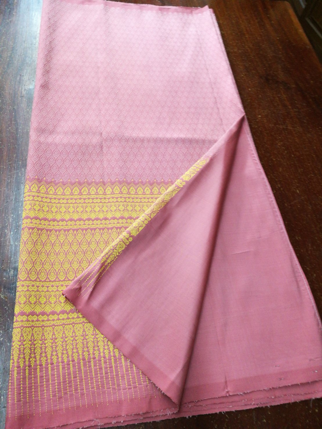 (Dress fabric) Yok Surin silk, size 1x4 meters (pattern 2 meters + solid color 2 meters), pink, red gemstone, code N10-NY0606663