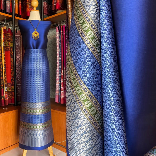 (Dress cloth) Lamphun silk (solid color 2 meters + pattern 2.4 meters) blue, code N90-MD-02106703