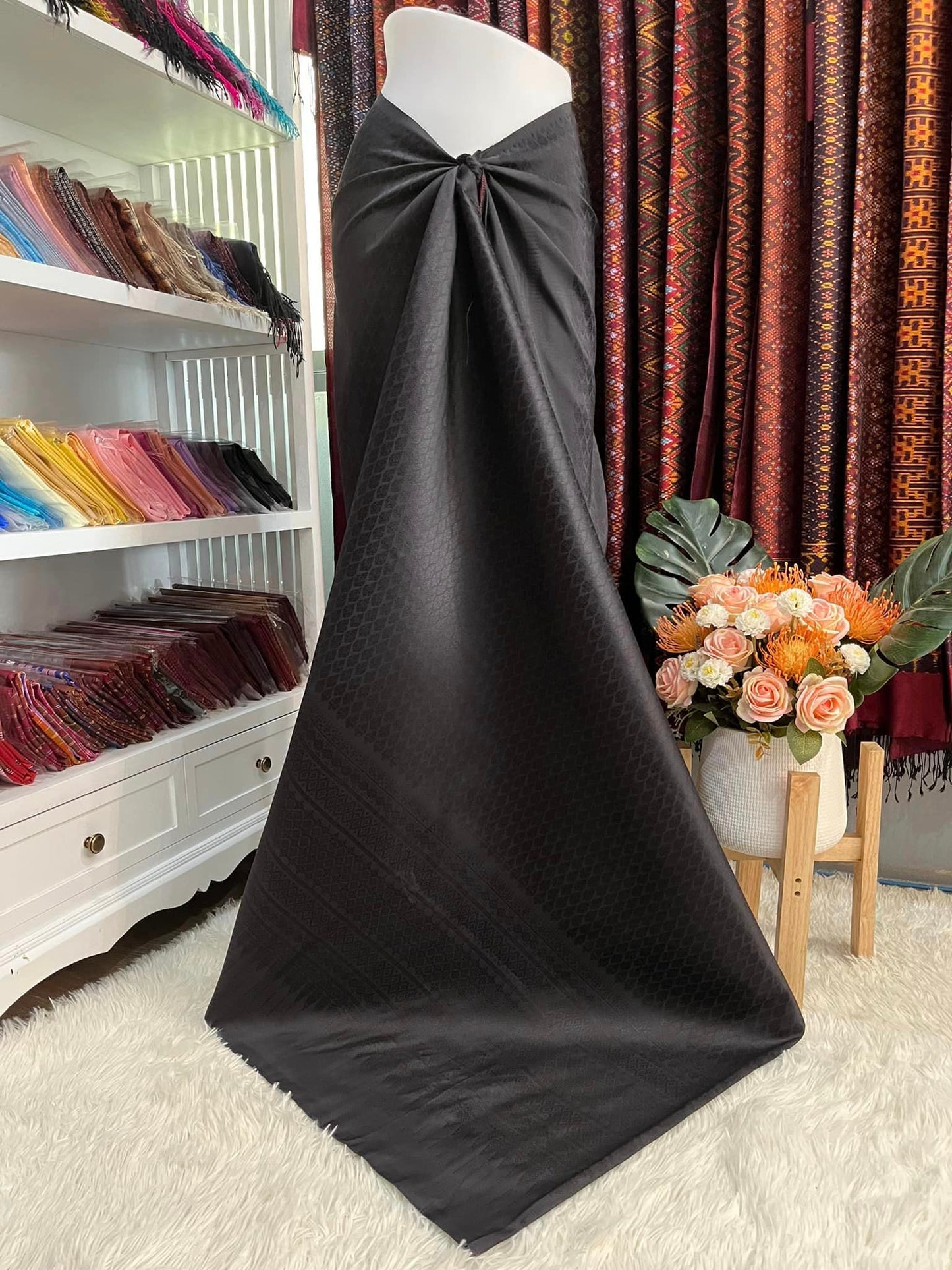 Surin silk skirt, size 1x2 meters, black background, code N11-PS082466130413