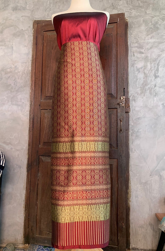 (Dress cloth) Lamphun silk (solid color 2 meters + pattern 2.4 meters) red, code N90-Neoy-0309671123