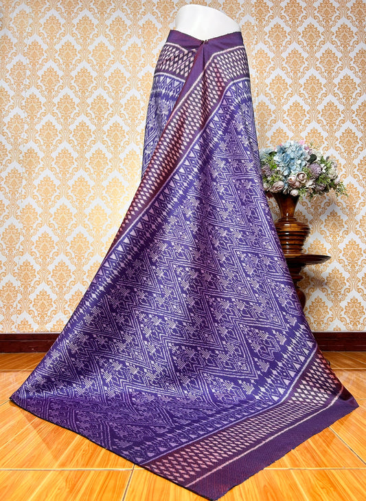 Mudmee silk skirt, woven with 6 takok flowers, 5-star work, size 1x2 meters, Naga ladder pattern, purple background, code L9A-KN-0514671129