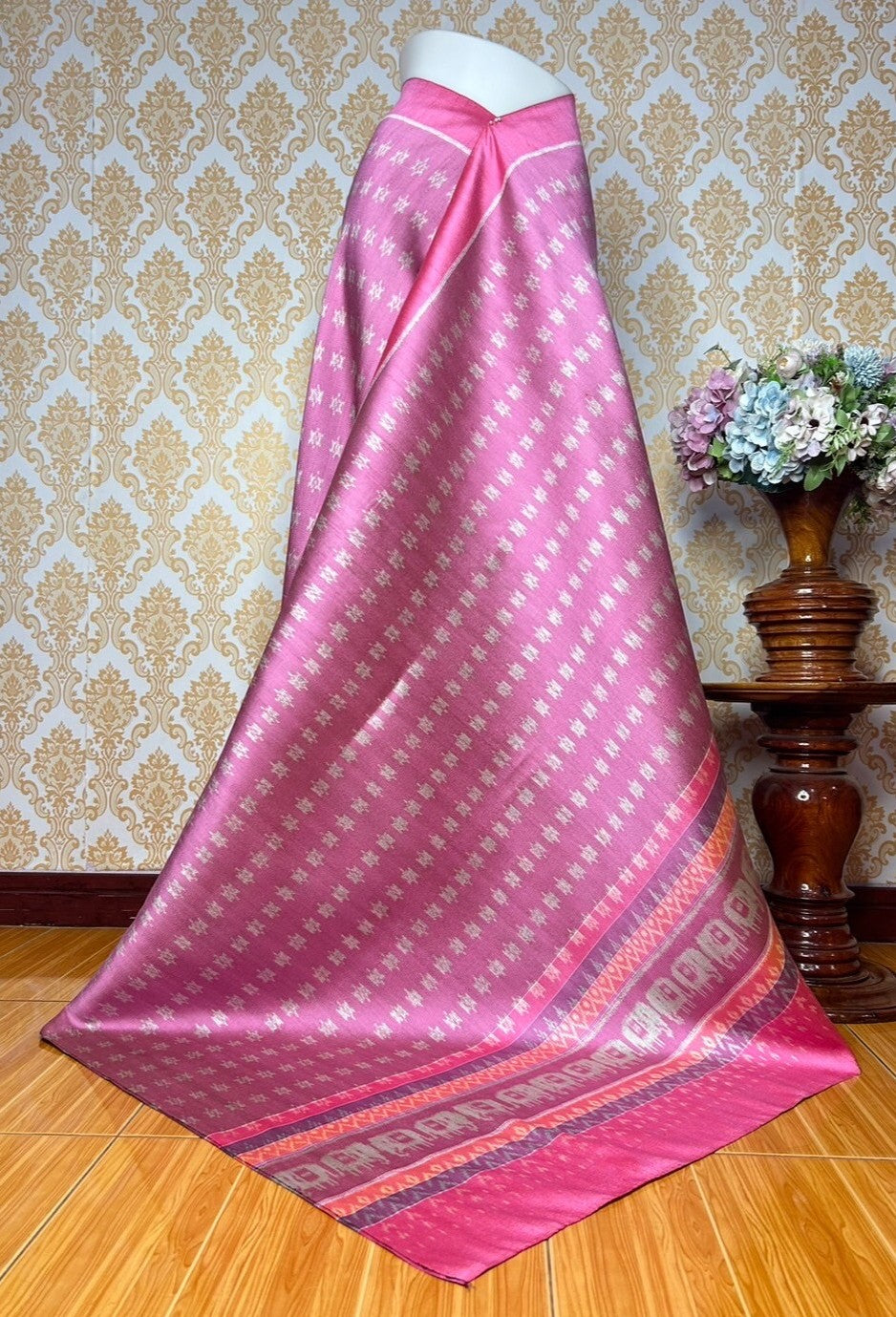 3-takor Mudmee silk skirt, size 1x2 meters, little turtle pattern, pink background, code R2Q-KN-0701672123