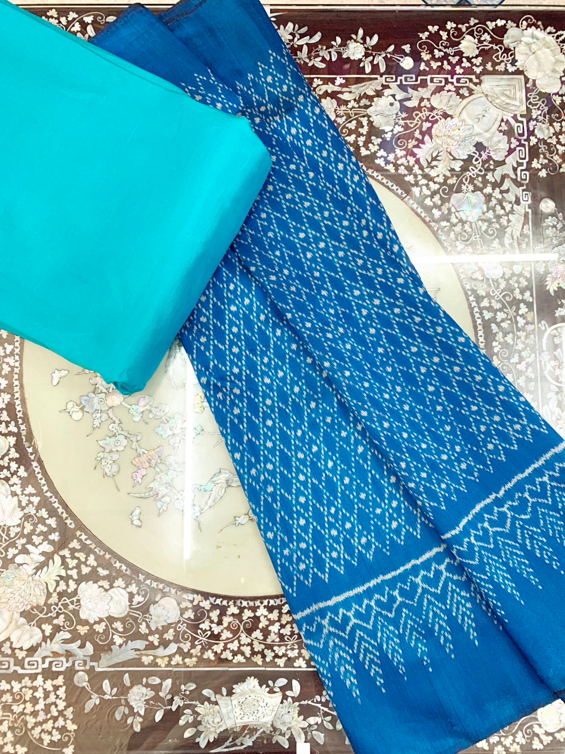 (Dress fabric) Mudmee silk, 3 tako, real silk (patterned fabric 2 meters + plain color 2 meters), blue, code M3-SP0215662